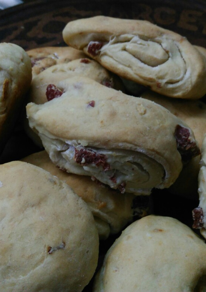 Una foto de Bizcochos de salame y queso con hojaldre express