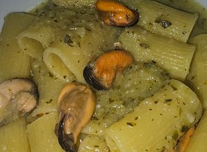Una foto de Rigatoni con Salsa de Calabacin y Mejillones