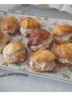 Una foto de Profiteroles salados con gambas