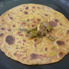 A picture of Masala roti or paratha.