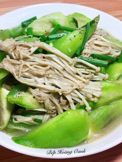Hình của món Mướp Hương Xào Nấm Kim Châm Chay.