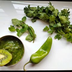 A picture of Sweet and spicy kiwi fruit chutney.