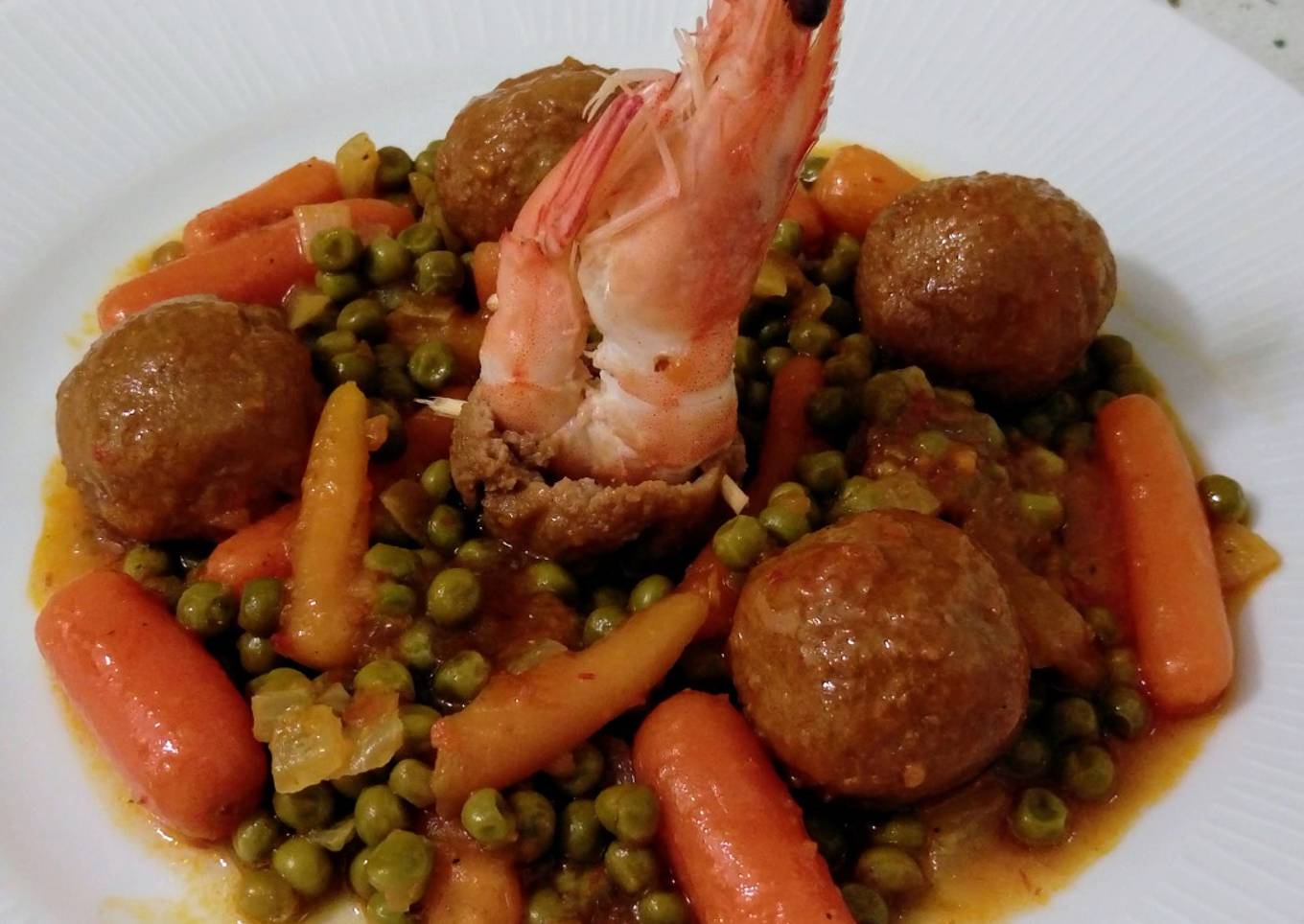 Albóndigas de arroz con langostinos en salsa