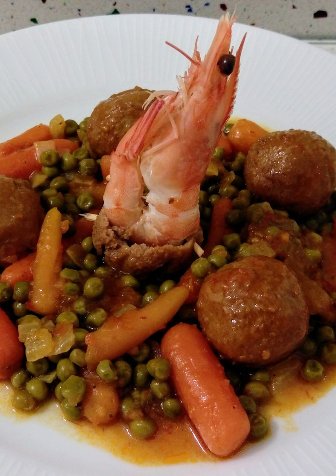 Una foto de Albóndigas de arroz con langostinos en salsa