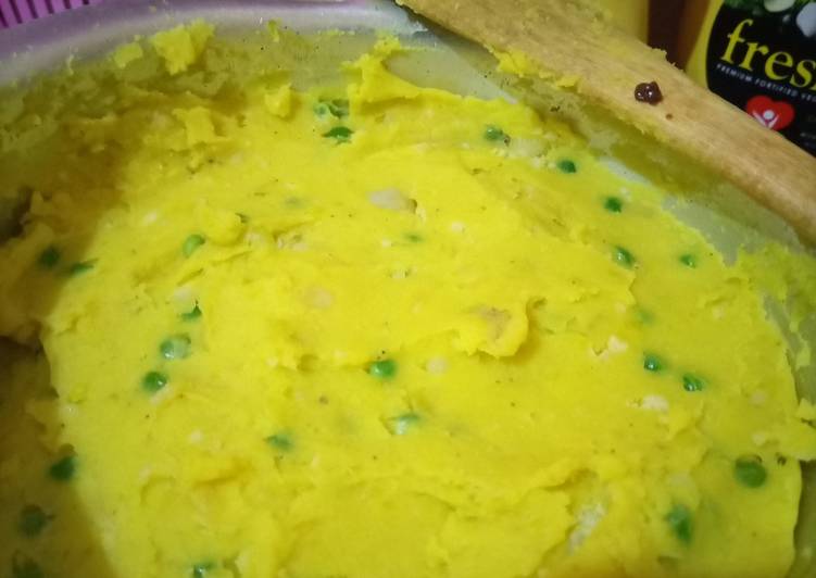 Recipe of Super Quick Homemade Mashed banana-potatoes with peas