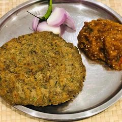 A picture of Bajra Methi paratha.
