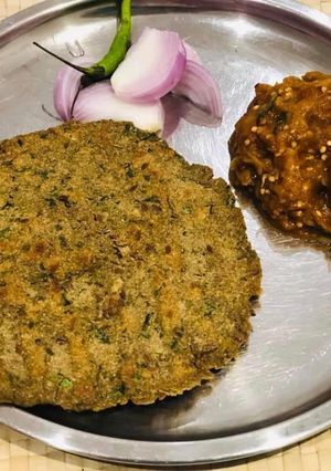 A picture of Bajra Methi paratha.