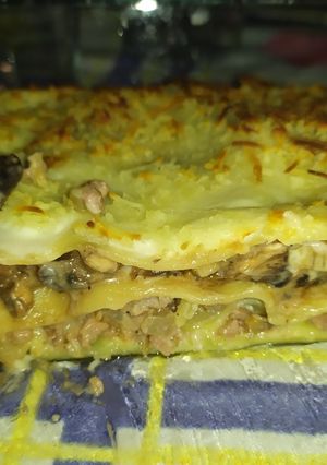 Una foto de Lasaña carne picada y champiñones