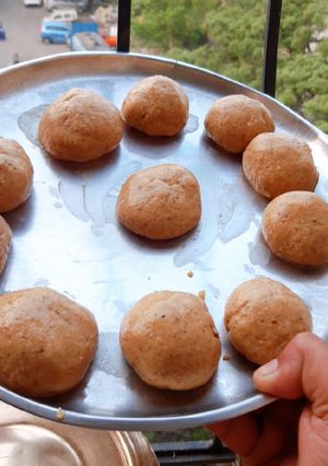 पिंनी लाडू (pini laddu recipe in marathi) रेसिपी चे मुख्य फोटो