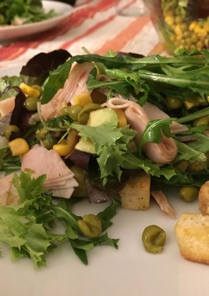 Una foto de Cena en 10 minutos: ensalada completa con pavo