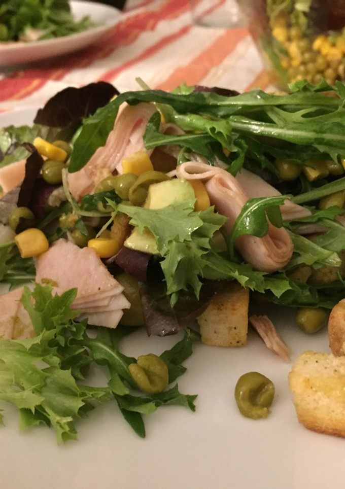 Una foto de Cena en 10 minutos: ensalada completa con pavo