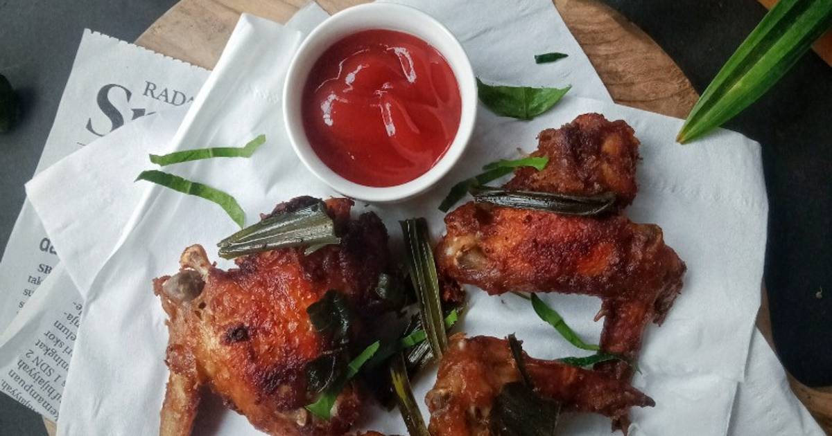 Gai Tod Renyah ala street food Thailand, disajikan hangat dengan saus cabai
