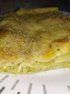 Una foto de Torta combinada de zapallitos y puerros