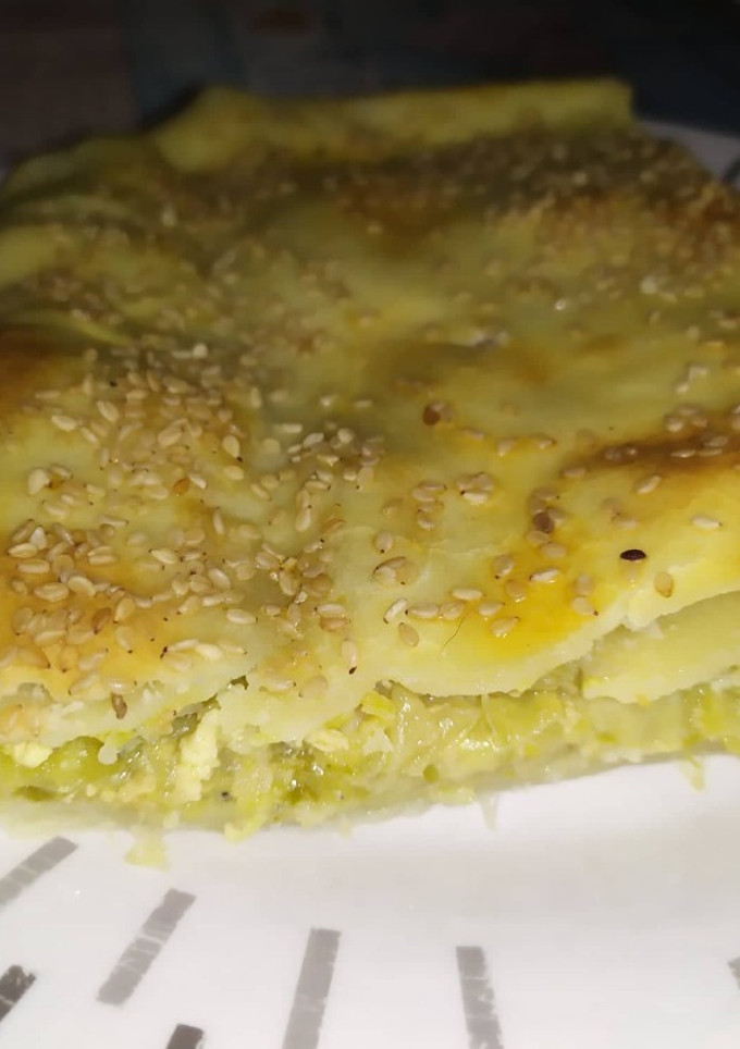 Una foto de Torta combinada de zapallitos y puerros