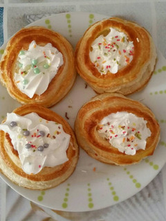 Una foto de Cestitas de hojaldre y nata