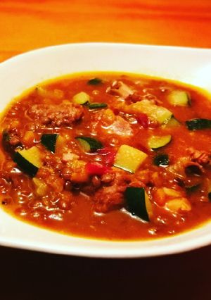 Una foto de Lentejas Pardina con costillas, calabacín y pencas de remolacha