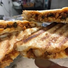 A picture of Grilled buffalo chicken sandwiches 🥪.