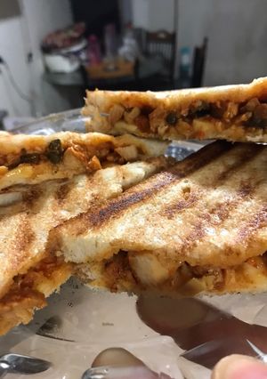 A picture of Grilled buffalo chicken sandwiches 🥪.