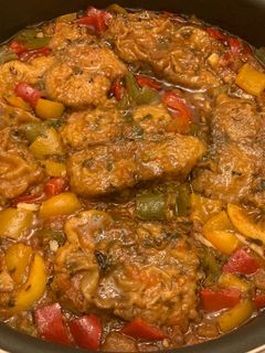 Una foto de Bonito en salsa