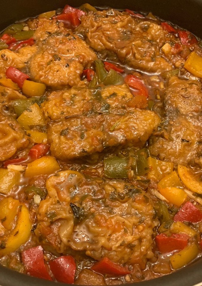 Una foto de Bonito en salsa