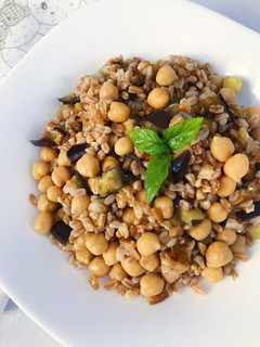 Foto di Insalata di orzo, melanzane e ceci