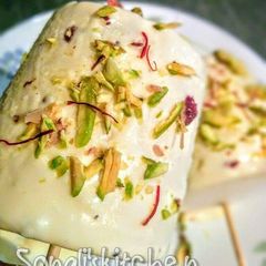 Kesar Pista kulfi A picture of Kesar Pista kulfi.