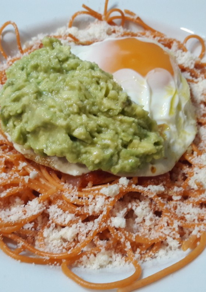 Una foto de Pasta de quinoa y tomate muy bien acompañada