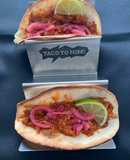 Tacos de cochinilla pibil