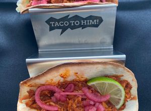 Foto principal de Tacos de cochinilla pibil
