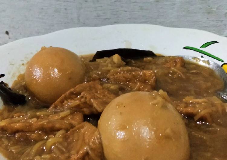 Semur telur tahu dan bihun