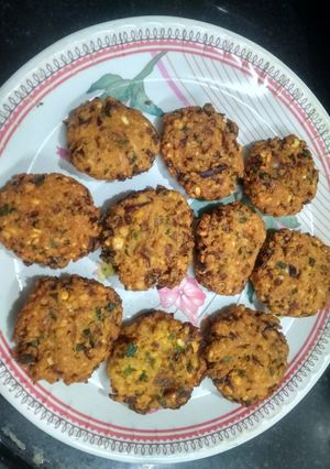 முடக்கத்தான் கீரை வடை (Mudakkathan keerai vadai recipe in tamil) செய்முறை முக்கிய புகைப்படம்