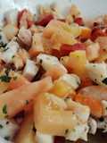 Salpicón de pulpo y gambas con tomate rosa y vinagreta de mostaza