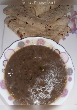 A picture of Sabut Maash Daal.