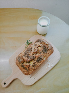 A picture of Banana Oat Bread.