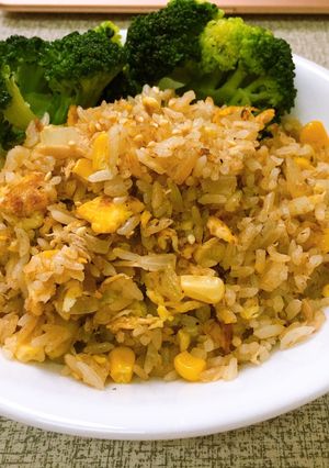 粒粒分明的鮪魚玉米炒飯 的食譜成品照片