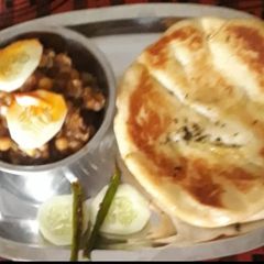 A picture of Chhole kulche.