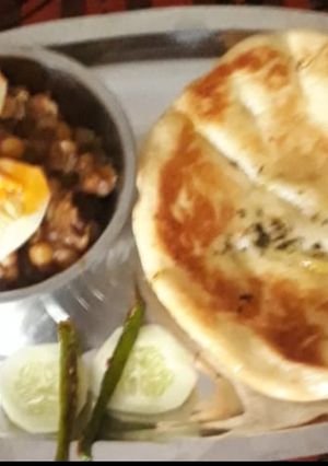 A picture of Chhole kulche.