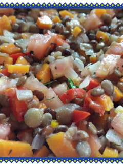 Una foto de Ensalada de lentejas 😋