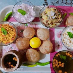 A picture of Golgappe.