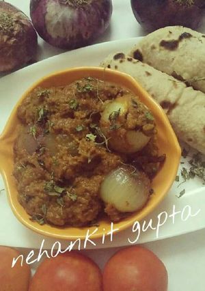 A picture of Onion butter masala.