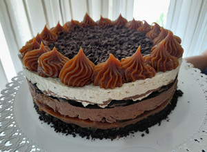 Una foto de Torta oreo helada 🍰🍫