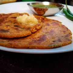 A picture of Paneer & Lauki Parantha.