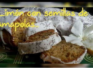 Una foto de Budín semi integral de limón con semillas de amapolas