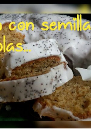 Una foto de Budín semi integral de limón con semillas de amapolas