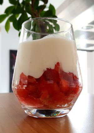 Une photo de Tiramisu fraise healthy