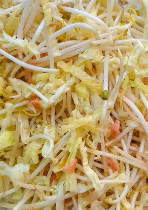 Una foto de 187.🥗Ensalada de col y brotes de soja con aliño asiático🥢