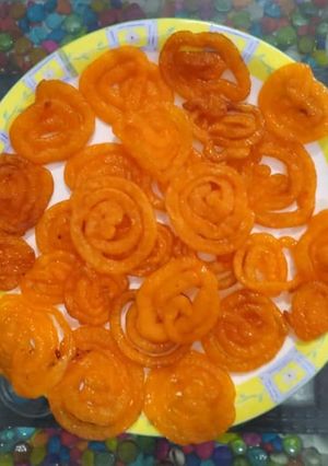 A picture of Sweet dish jalebi.