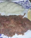 Milanesa de pollo con puré de papa