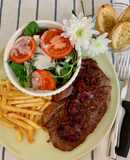 Bò bít tết sốt tiêu đen