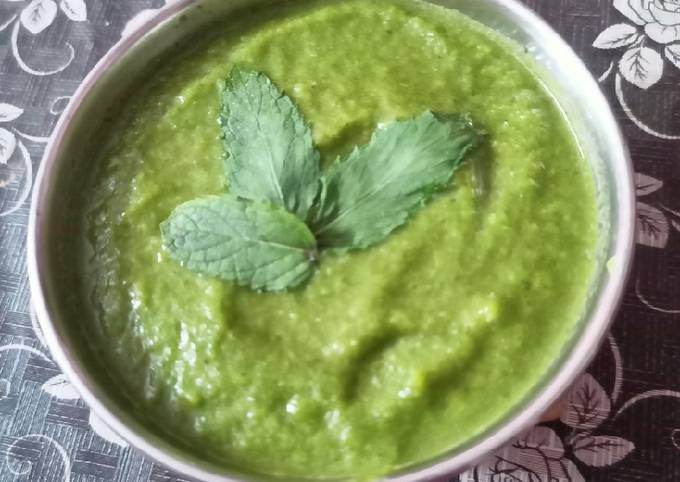 Raw Mango Mint Chutney Recipe By Seema Rana - Cookpad